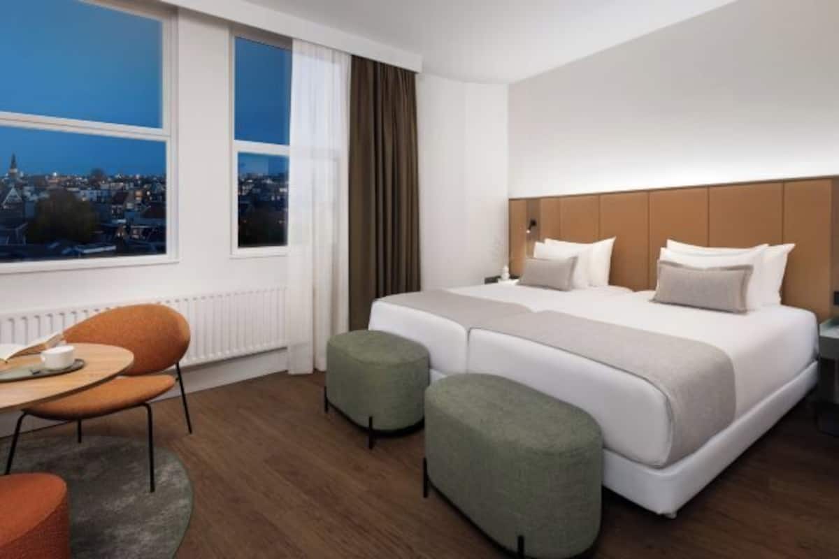 Minibar, caja de seguridad en la habitación y cortinas blackout