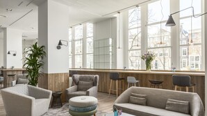 Minibar, in-room safe, desk, blackout curtains - NH City Centre Amsterdam (Amsterdam)