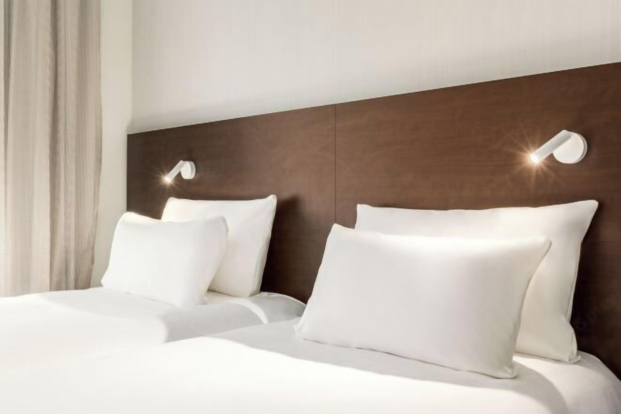 มินิบาร์, ตู้นิรภัยในห้องพัก, ผ้าม่านกันแสง, ห้องเก็บเสียง