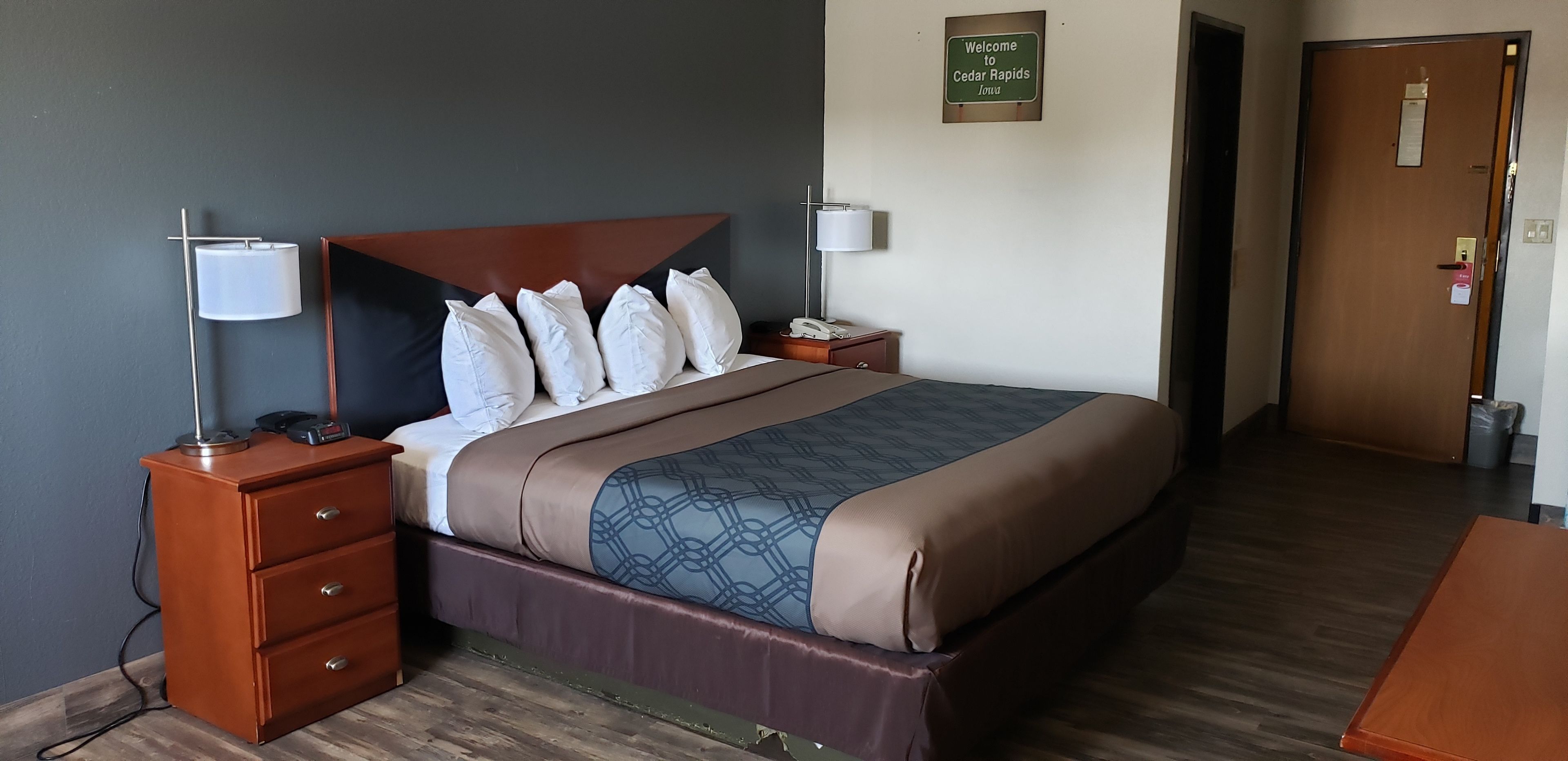 room, 1 king bed, non smoking | desk, blackout curtains, iron/ironing board, free wifi