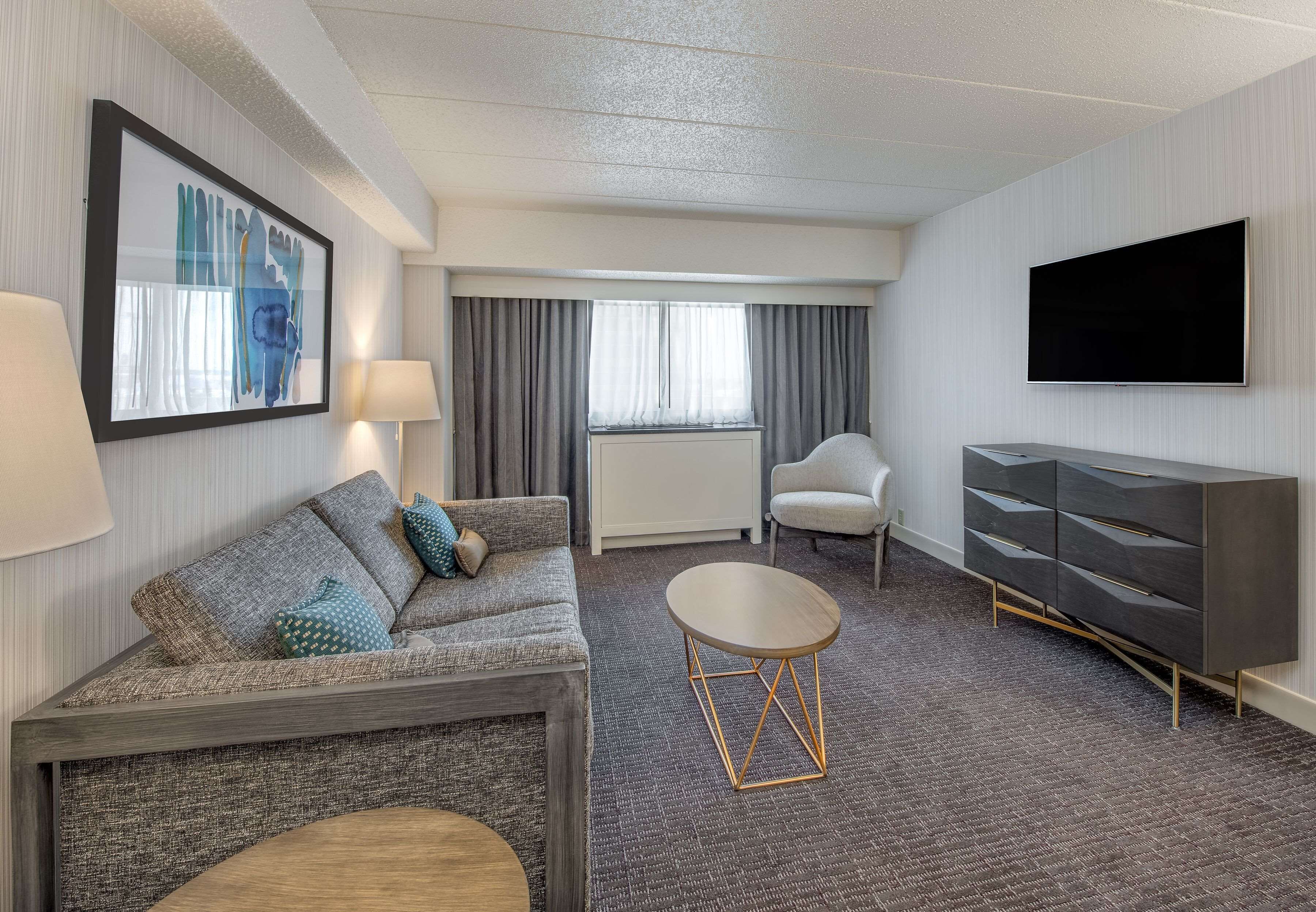 executive suite, 1 king bed (one bedroom champion suite king) | premium bedding, pillow-top beds, in-room safe, desk
