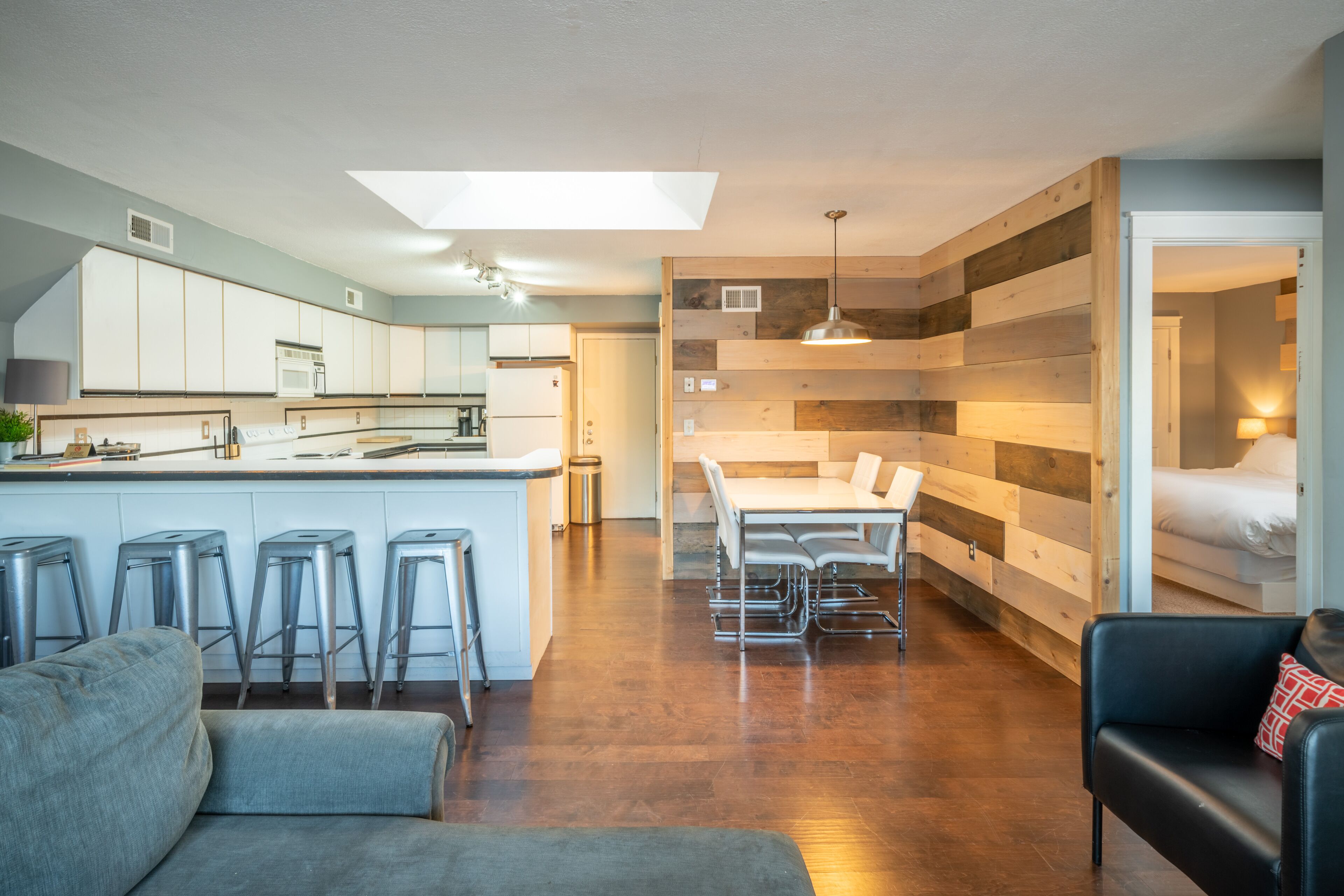 family suite, 3 bedrooms, kitchen, ground floor | premium bedding, iron/ironing board, free wifi, bed sheets