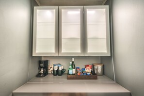 ثلاجة صغيرة