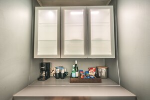 Comfort Double Room, 2 Queen Beds | Minibar