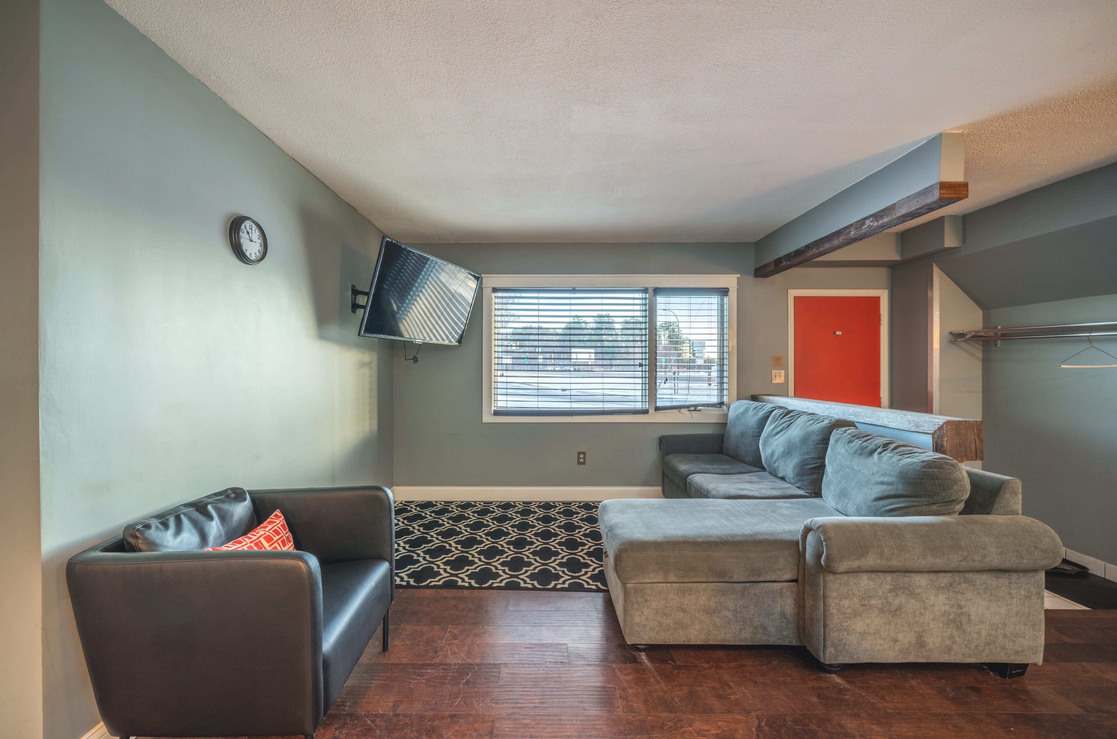 family suite, 3 bedrooms, kitchen, ground floor | premium bedding, iron/ironing board, free wifi, bed sheets