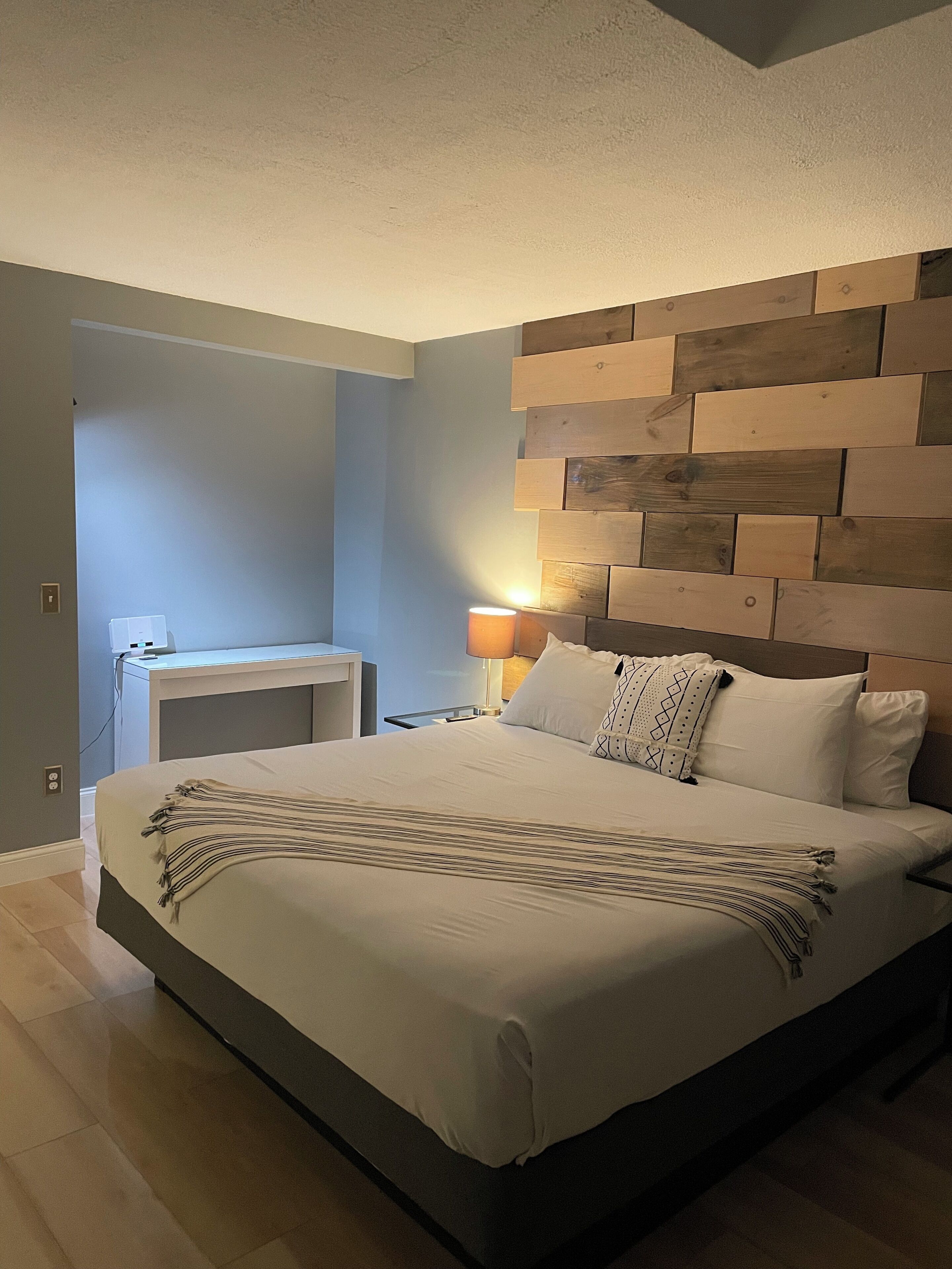 family suite, 3 bedrooms, kitchen, ground floor | premium bedding, iron/ironing board, free wifi, bed sheets