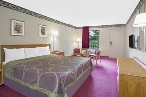 Standard Room, 1 King Bed, Smoking | Desk, blackout drapes, soundproofing, iron/ironing board