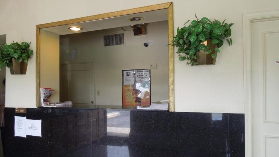 Super Inn Williamsburg