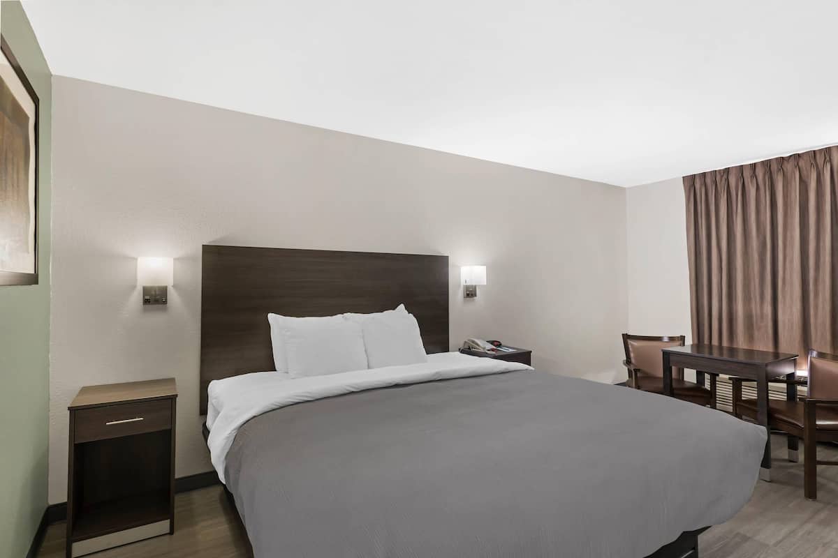 1 cama de matrimonio grande, fumadores | Escritorio, espacio para trabajar con laptop y insonorización