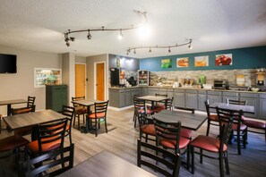 Petit déjeuner complet compris tous les jours
