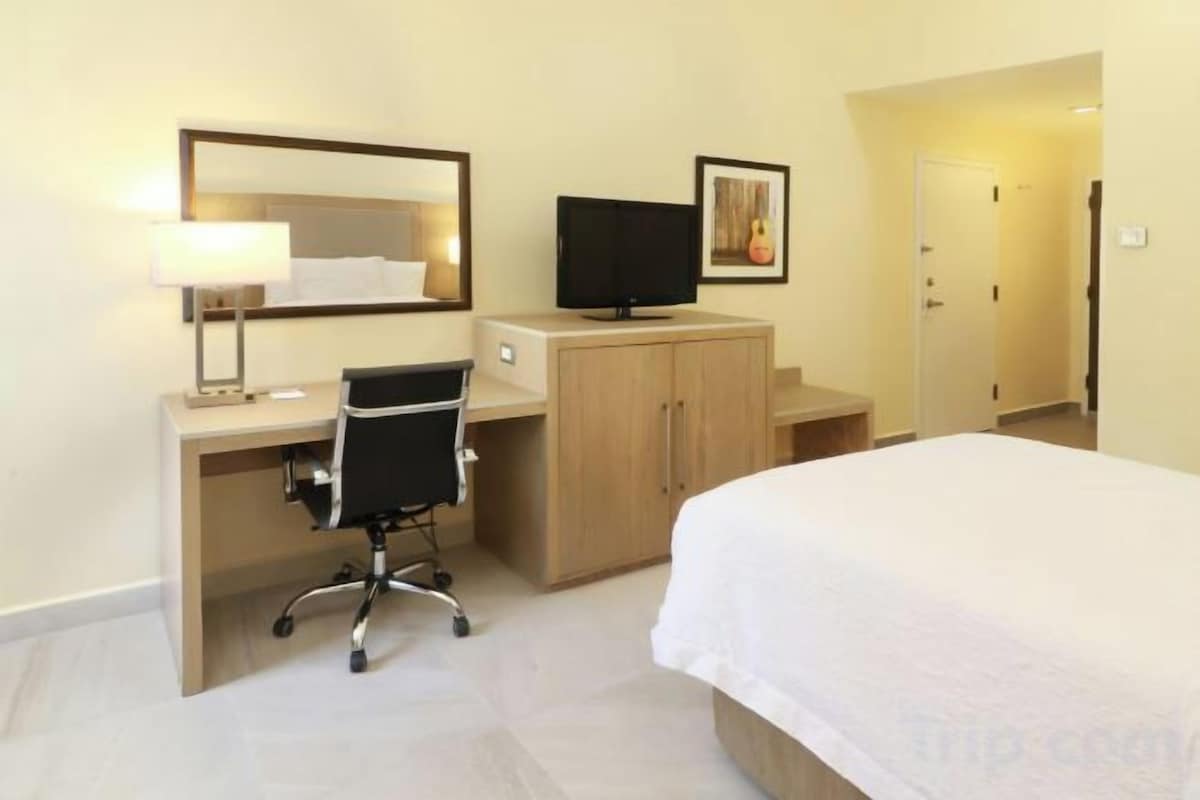 Premium bedding, minibar, iron/ironing board, cribs (free)