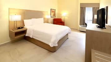 Habitación, 1 cama matrimonial, con acceso para personas discapacitadas, para no fumadores | Ropa de cama de alta calidad, minibar y tabla de planchar con plancha