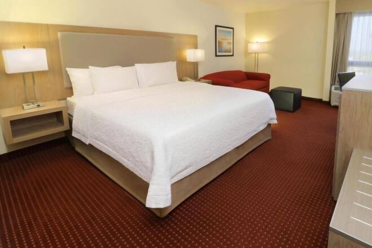 Premium bedding, minibar, iron/ironing board, cribs (free)