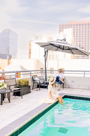 Outdoor pool, pool umbrellas, sun loungers