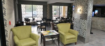 Howard Johnson by Wyndham Greensboro Near the Coliseum