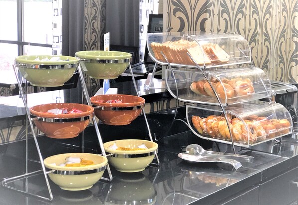 Free daily on-the-go breakfast 