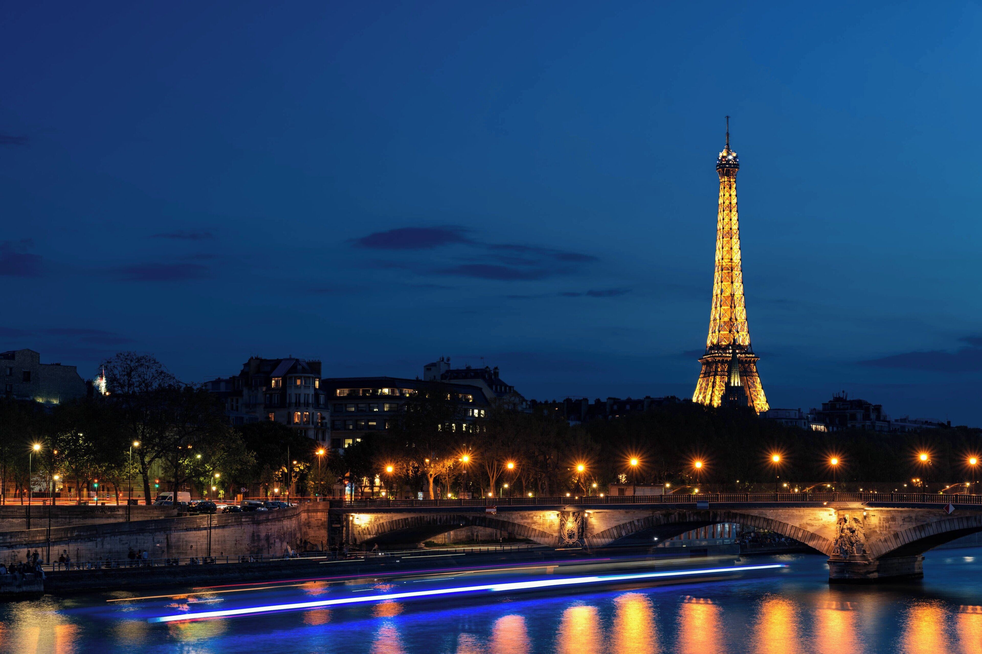 Junior Suite, 1 King Bed with Sofa bed, Tower | Premium bedding, minibar, in-room safe, desk