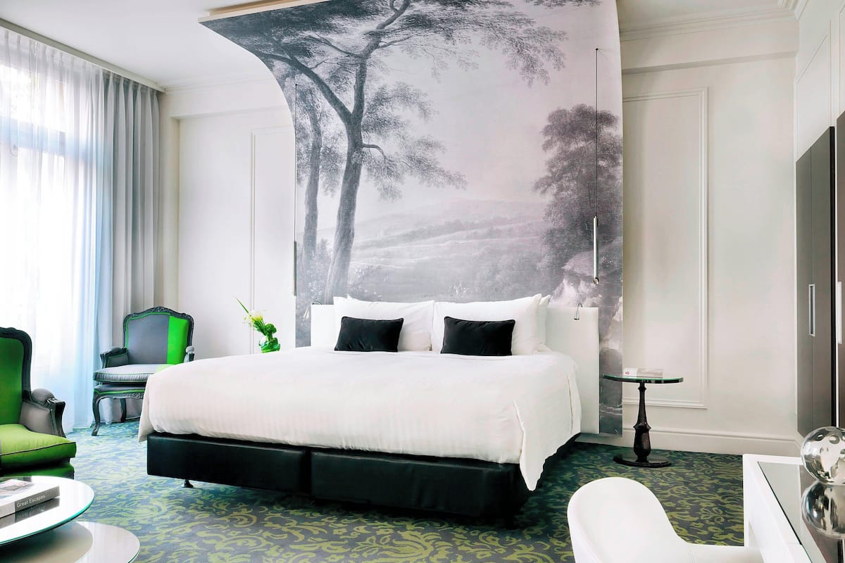 Family Suite, 1 King Bed with Sofa bed, Non Smoking | 1 bedroom, premium bedding, minibar, in-room safe