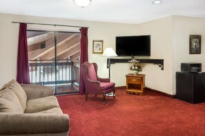 Deluxe Studio Suite, 1 King Bed, Non Smoking | Desk, blackout drapes, iron/ironing board, cribs/infant beds