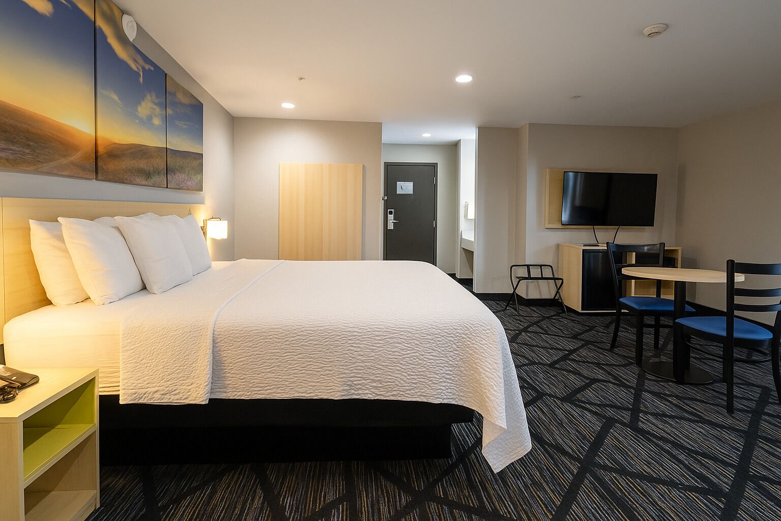 Studio Suite, 1 King Bed, Non Smoking | Desk, blackout curtains, iron/ironing board, cots/infant beds