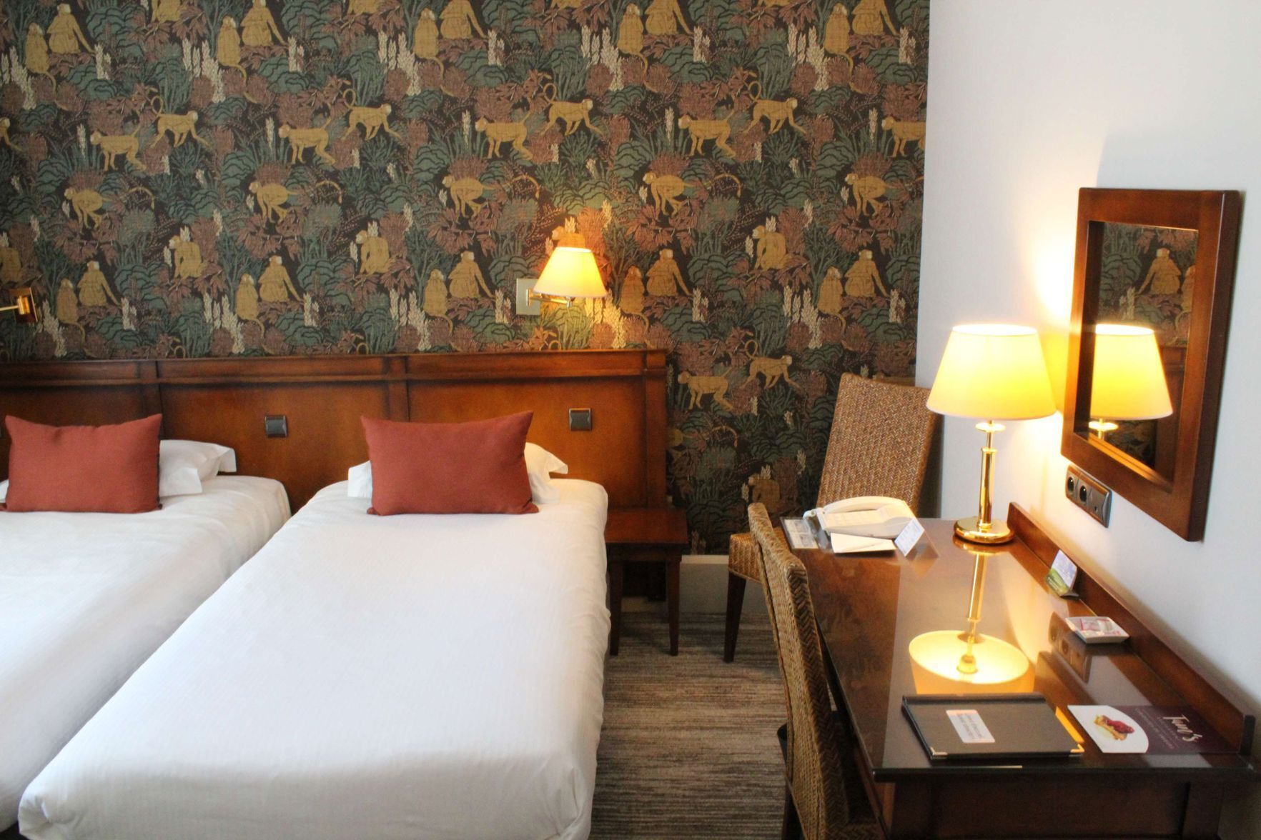 Premium bedding, in-room safe, individually decorated