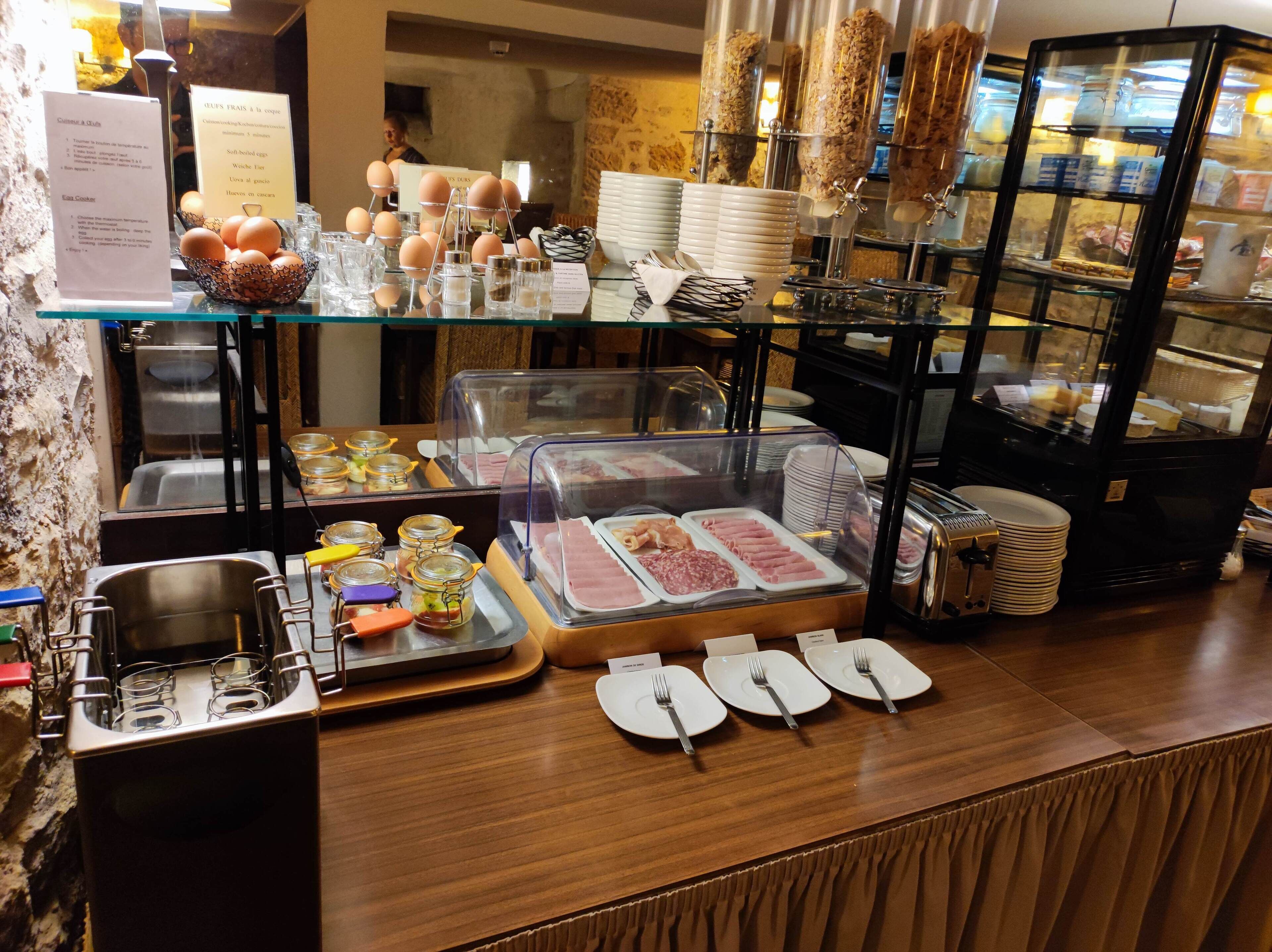 daily buffet breakfast (eur 15 per person)