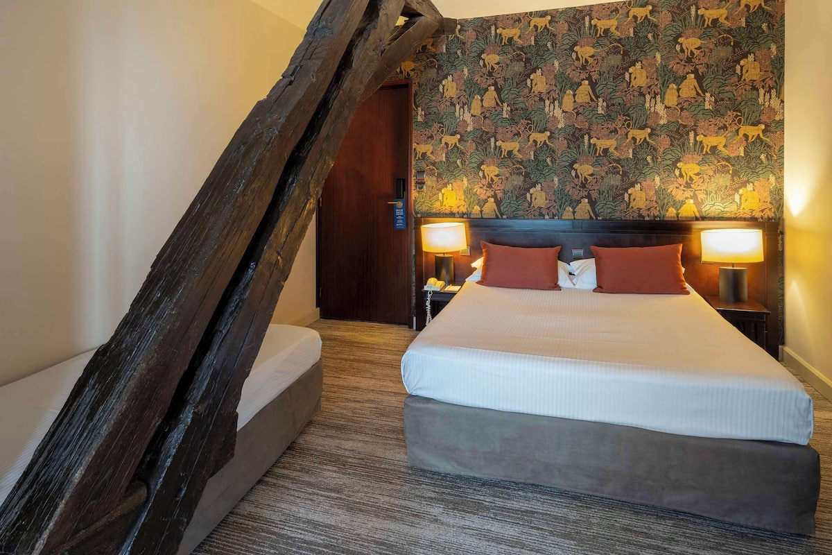 Habitación superior, varias camas, para no fumadores | Ropa de cama de alta calidad y caja de seguridad en la habitación