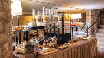 Desayuno buffet todos los días (EUR 15 por persona)