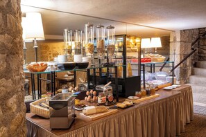 Daily buffet breakfast (EUR 15 per person)