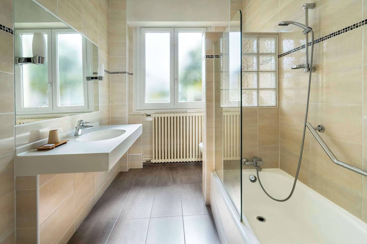 superior room, 1 double bed, non smoking | bathroom | free toiletries, hair dryer, towels, soap