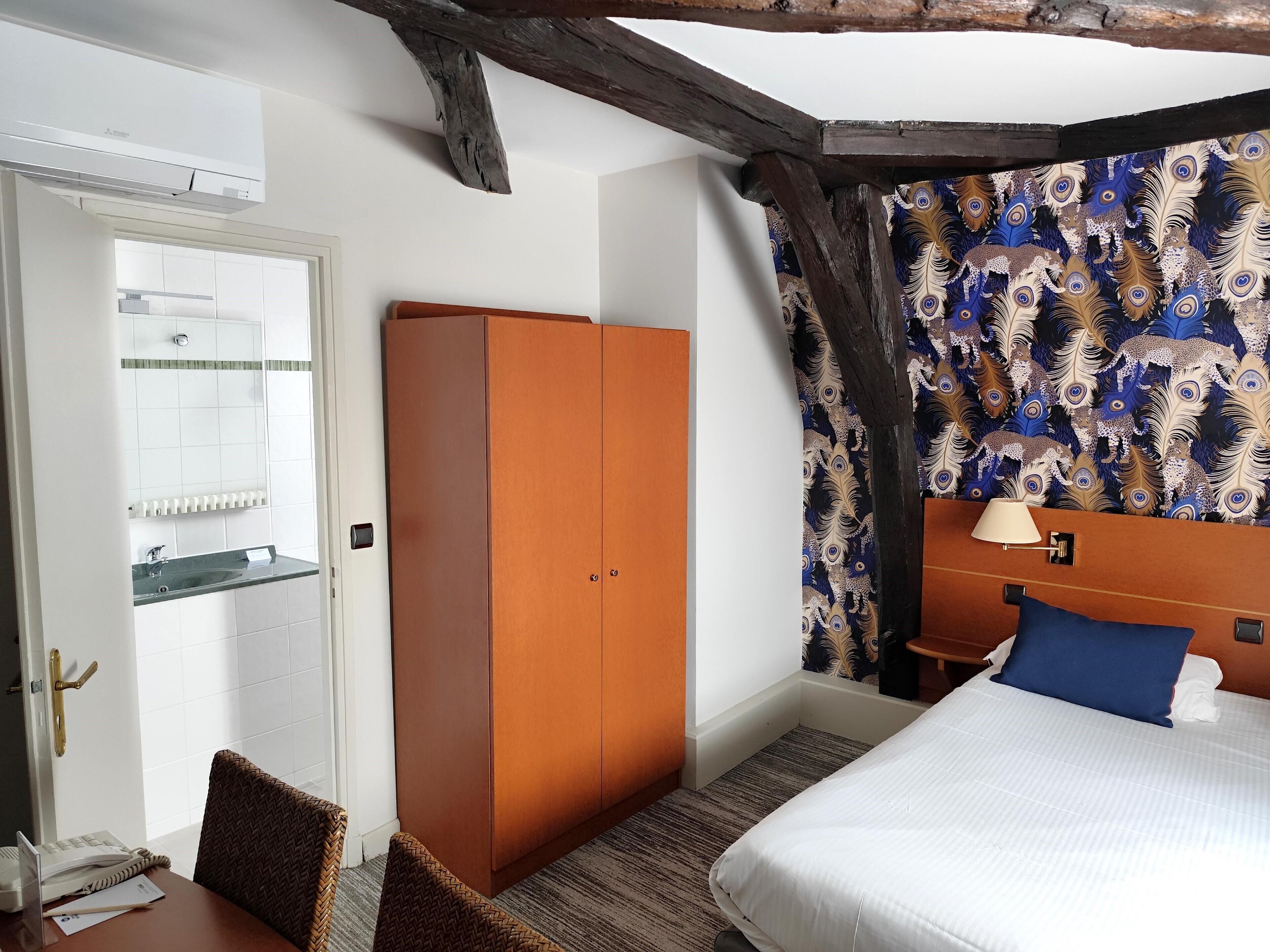 Comfort Room, 1 Double Bed, Non Smoking | Premium bedding, in-room safe, individually decorated