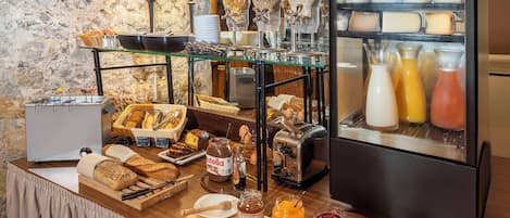 Frokostbuffé hver dag (EUR 15 per person)
