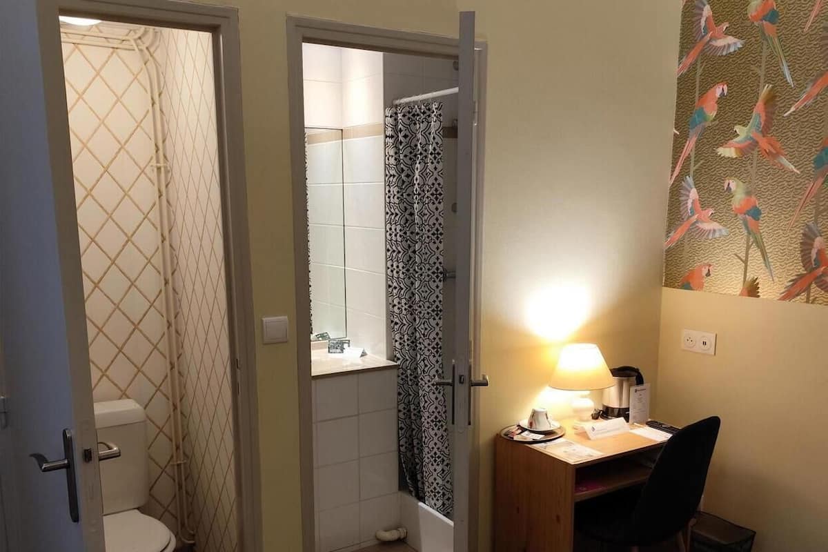 Premium bedding, in-room safe, desk, laptop workspace