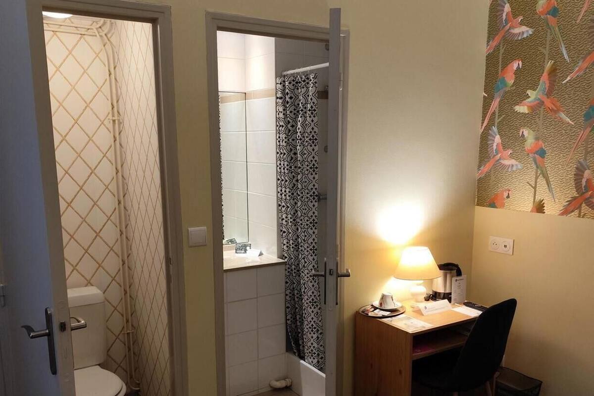 Premium bedding, in-room safe, individually decorated