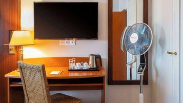 Standard Room, 1 Double Bed, Non Smoking | Premium bedding, in-room safe, individually decorated