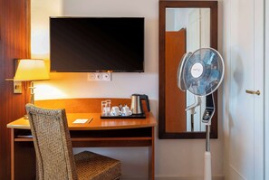 Standard Room, 1 Double Bed, Non Smoking | Premium bedding, in-room safe, individually decorated - Best Western De Diane (Nevers)
