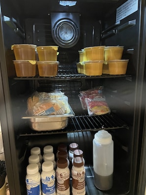 Tägliches inbegriffenes kontinentales Frühstück