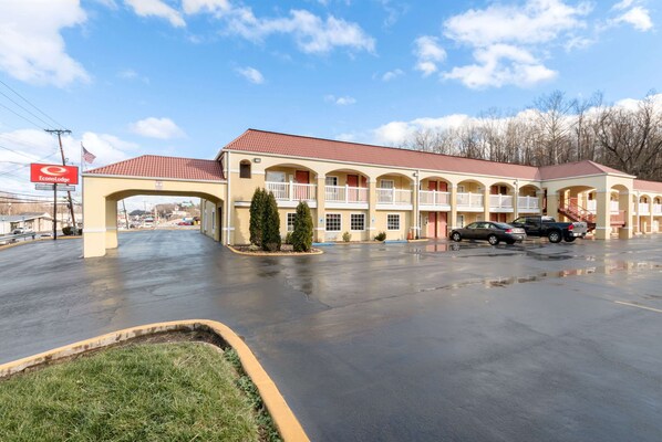 A motel with a red roof, multiple balconies, and a parking lot. - Econo Lodge Huntington - Barboursville University Area (Huntington)