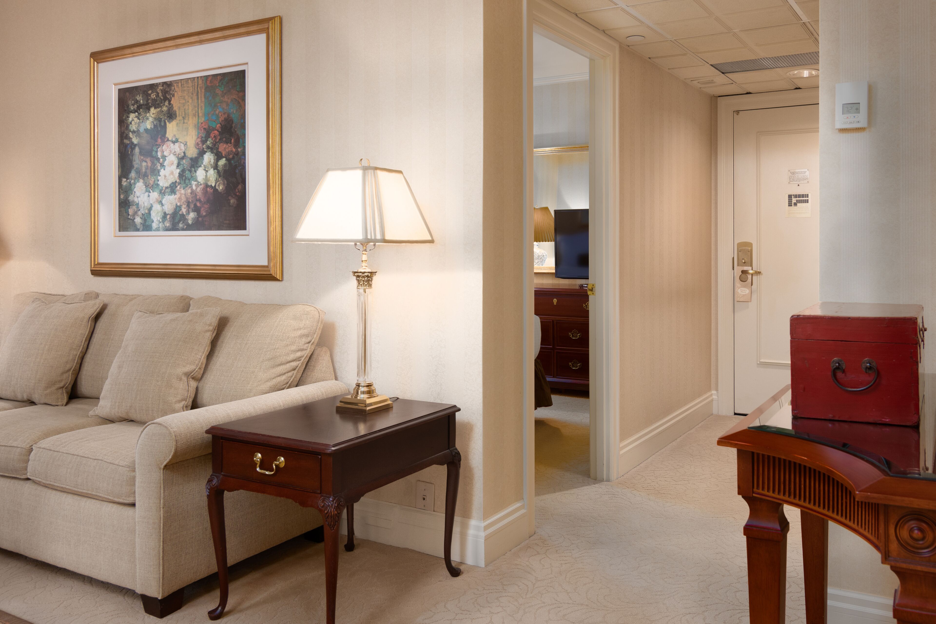 suite, 1 queen bed (corner suite) | hypo-allergenic bedding, in-room safe, desk, blackout curtains