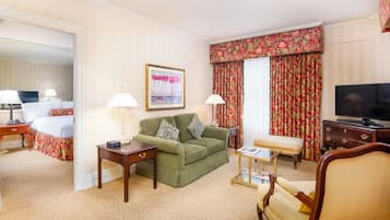 Suite, 1 King Bed | Hypo-allergenic bedding, in-room safe, desk, blackout drapes