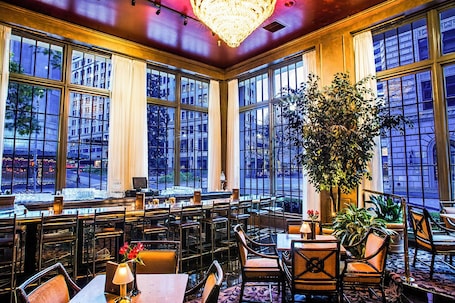 Lounge. Mayflower Park Hotel