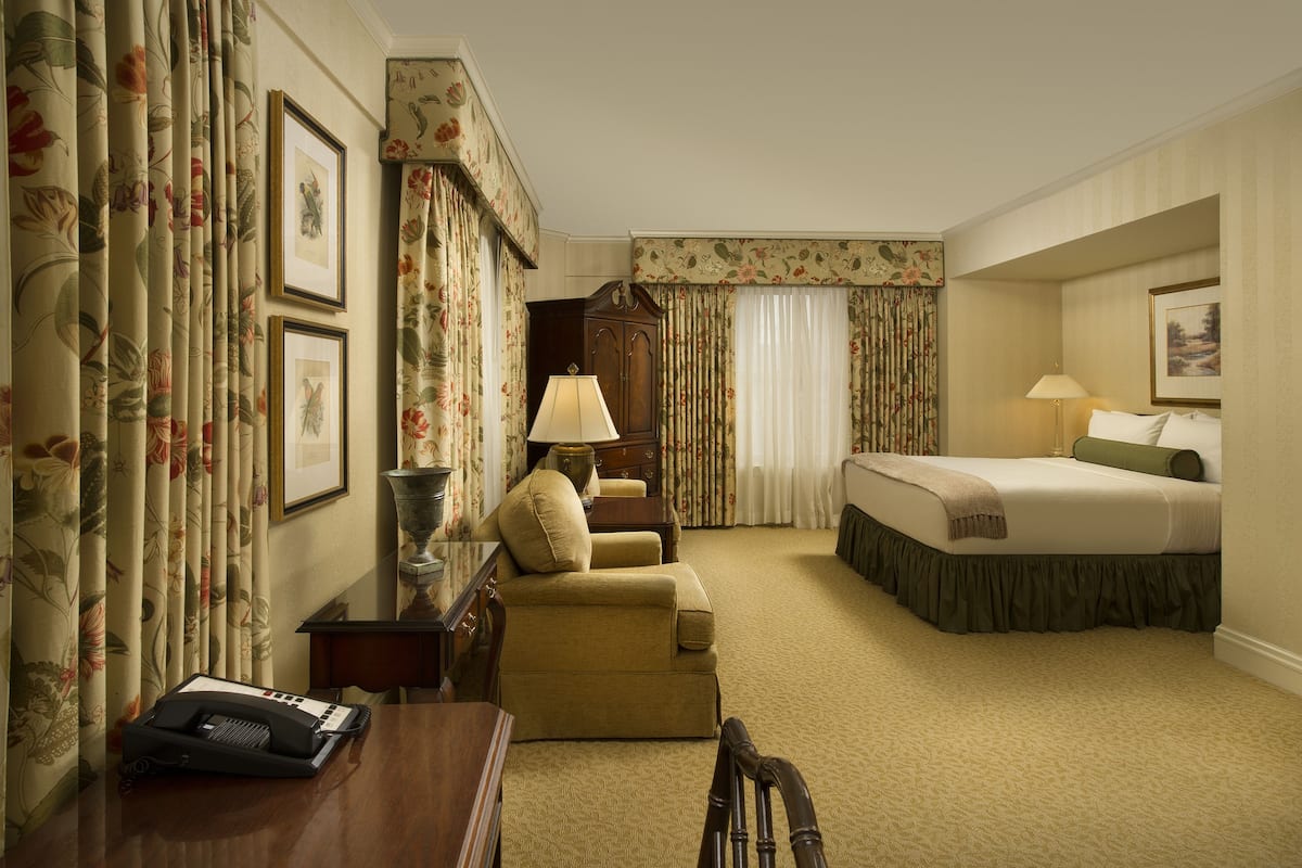 Deluxe Room, 1 Queen Bed | Hypo-allergenic bedding available, in-room safe, desk, blackout drapes