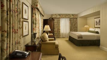 Deluxe Room, 1 Queen Bed | Hypo-allergenic bedding available, in-room safe, desk, blackout drapes