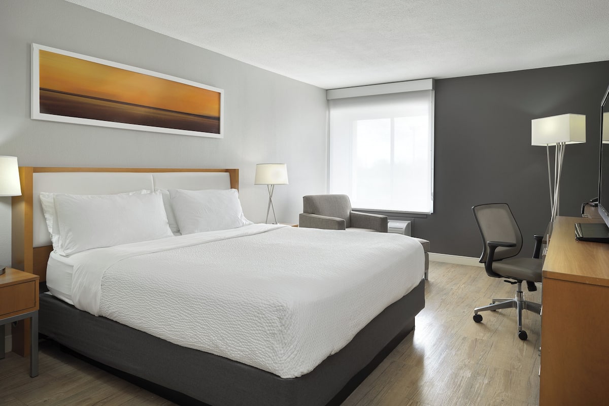 1 bedroom, premium bedding, pillow-top beds, in-room safe