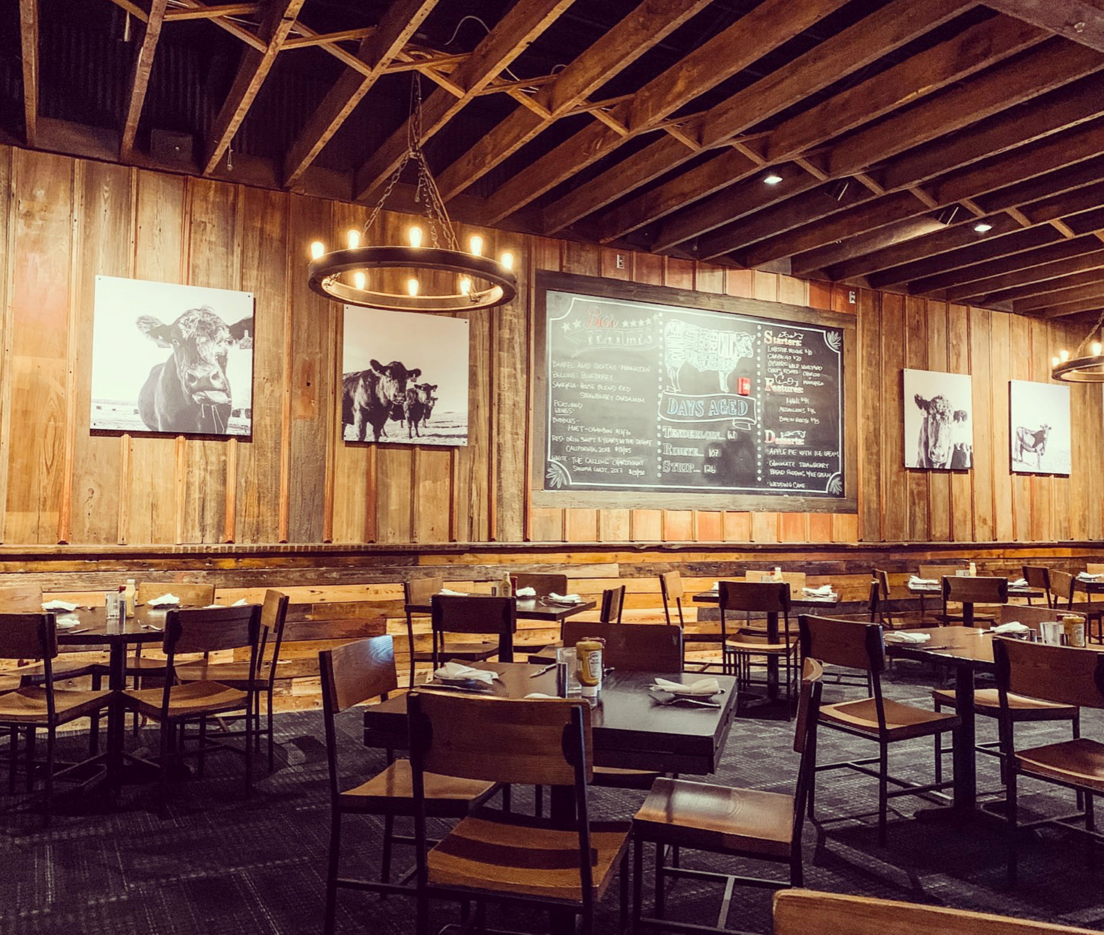 2 restaurantes: opção de café da manhã, almoço e jantar