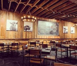 2 restaurants; breakfast, lunch, and dinner served