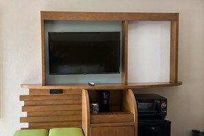 Estudio, 2 camas matrimoniales | Ropa de cama hipoalergénica y tabla de planchar con plancha 