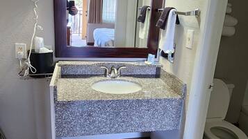 Combined shower/bathtub, hair dryer, towels