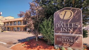 A sign for The Dalles Inn, indicating it is a historic building in downtown. - The Dalles Inn (The Dalles)