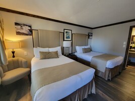 Ropa de cama hipoalergénica y tabla de planchar con plancha 